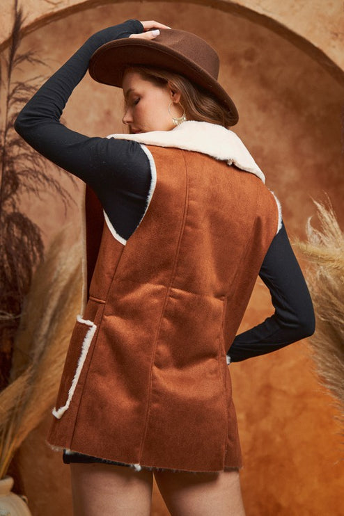 Chic Faux Suede Zip-Up Vest with Cozy Pockets