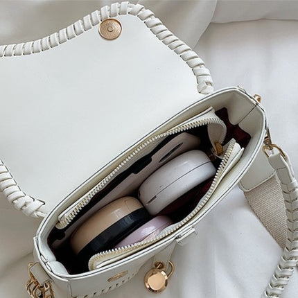 Chic Saddle Crossbody Handbag with Elegant Stitch Detail